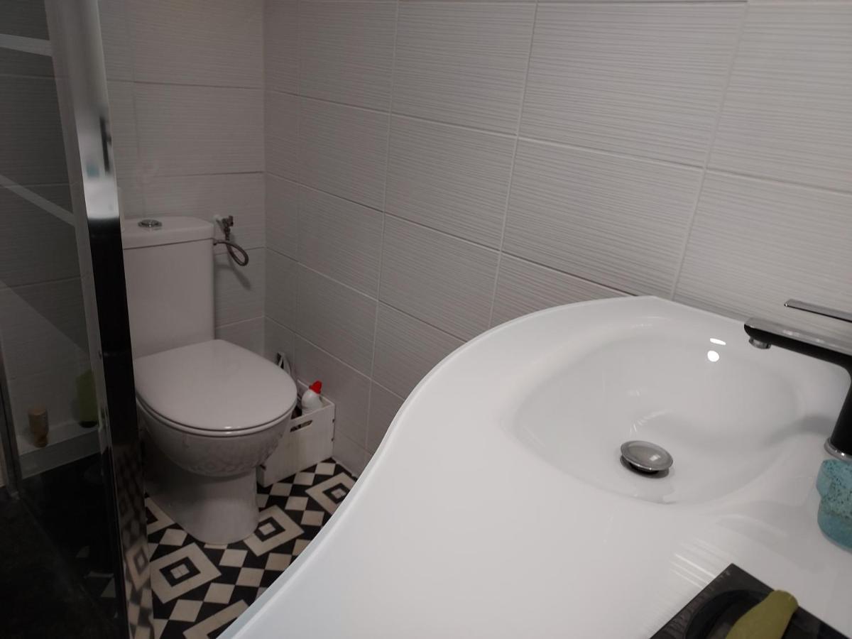 Rez-De-Chaussee Privatif Spacieux 3* D'Une Villa Centre Ville Hyères Exteriör bild